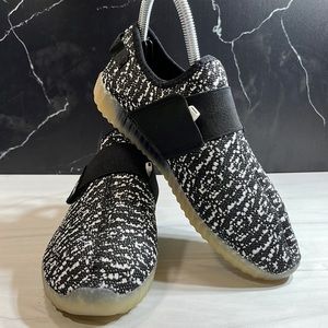 Unbranded Kid’s Sneakers Black/White sz 4